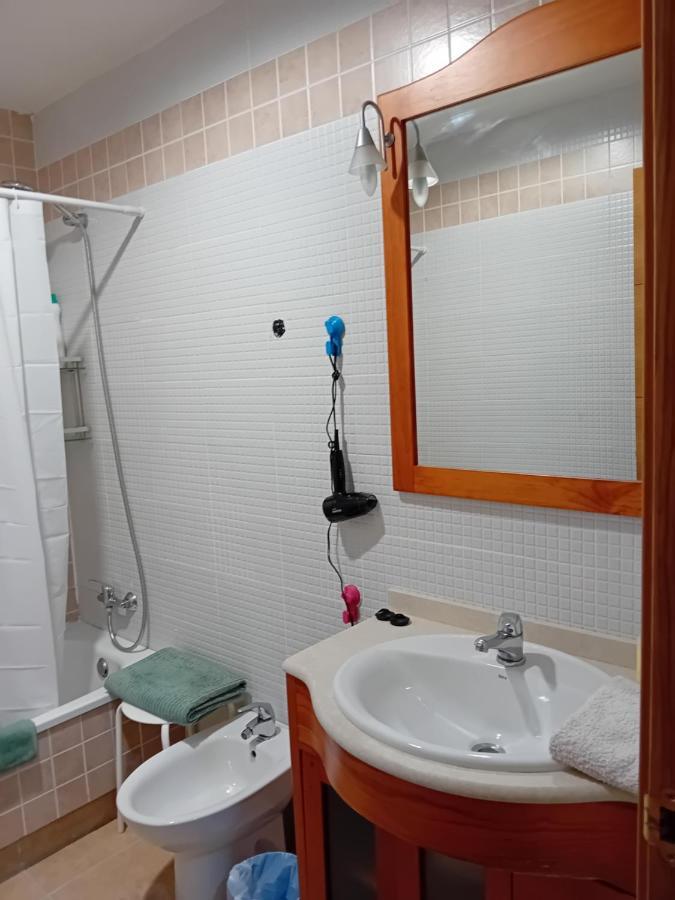 Habitaciones Individuales Wifi Tv Microondas Cerca Del Aeropuerto Madrid Habitacion Grande Wc Privado O Habitacion Pequena Wc Compartido Muy Tranquilas Bien Comunicadas Tren Metro Bus Facil Aparcamiento سان سيباستيان ذي لوس المظهر الخارجي الصورة