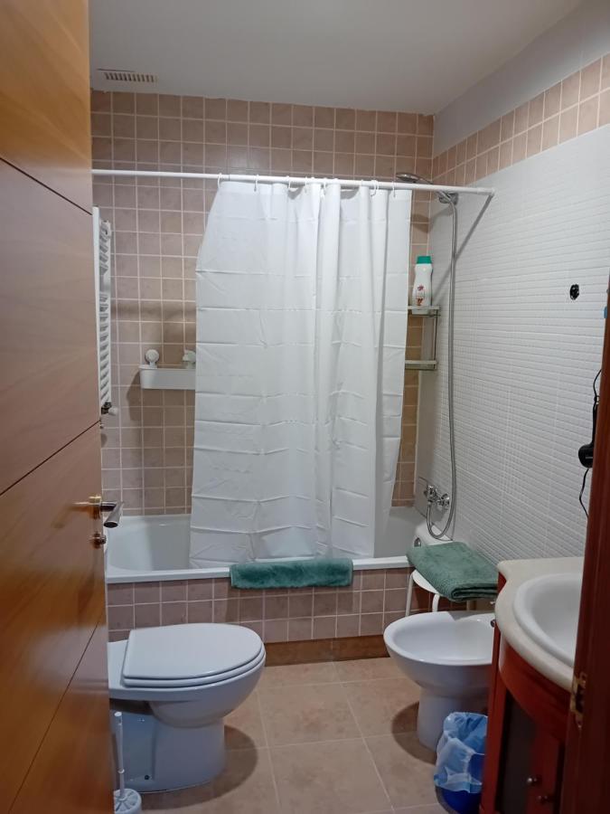 Habitaciones Individuales Wifi Tv Microondas Cerca Del Aeropuerto Madrid Habitacion Grande Wc Privado O Habitacion Pequena Wc Compartido Muy Tranquilas Bien Comunicadas Tren Metro Bus Facil Aparcamiento سان سيباستيان ذي لوس المظهر الخارجي الصورة